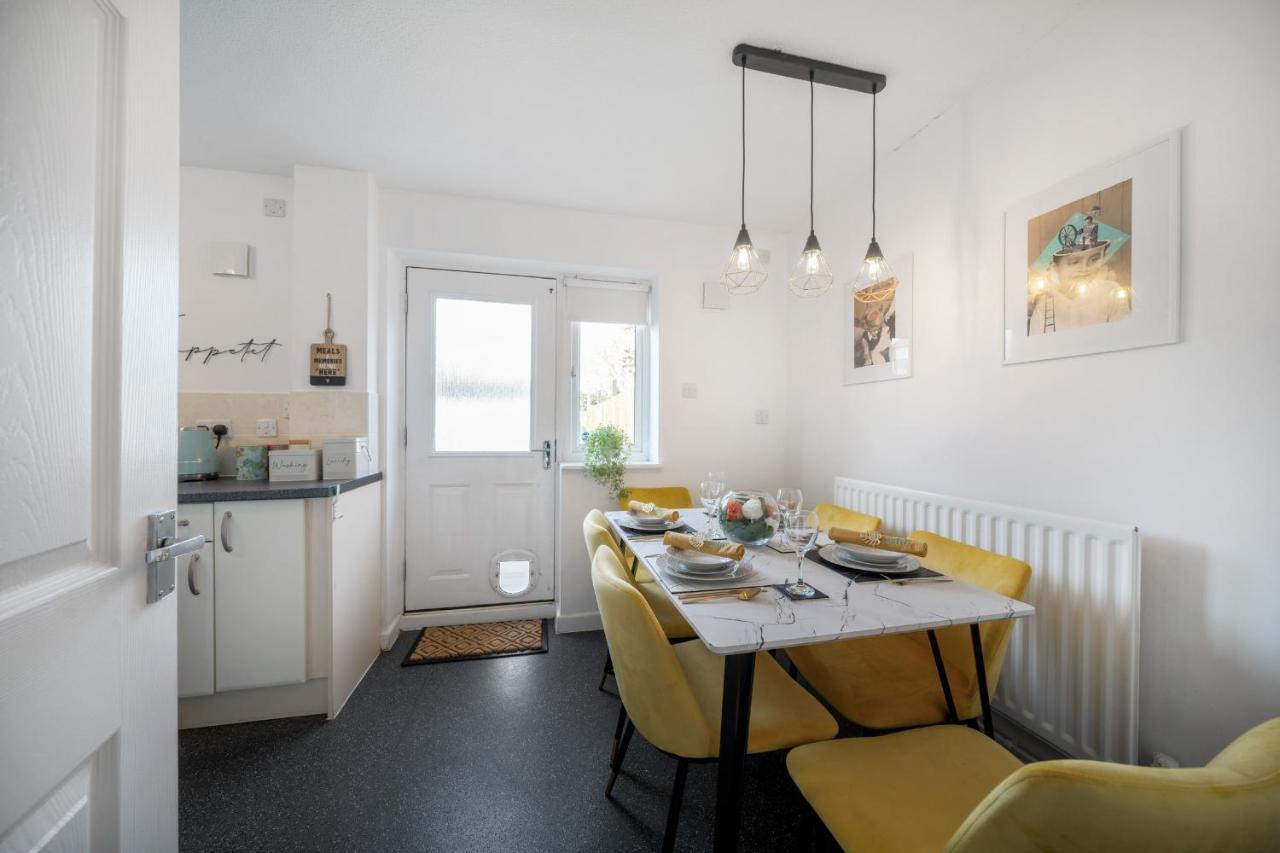 Stylish 3 Bed House, Large Garden, Parking, Wifi - Esho Stays Ковентри Экстерьер фото