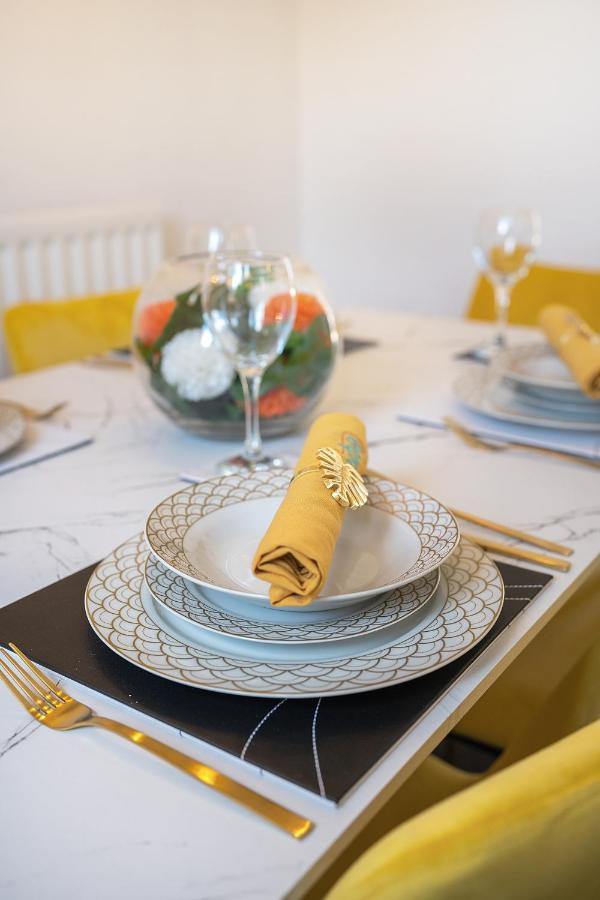 Stylish 3 Bed House, Large Garden, Parking, Wifi - Esho Stays Ковентри Экстерьер фото