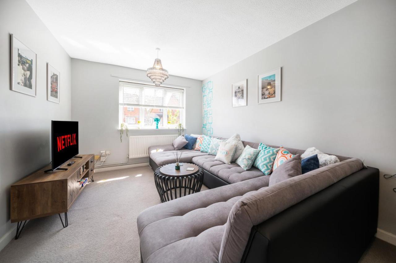 Stylish 3 Bed House, Large Garden, Parking, Wifi - Esho Stays Ковентри Экстерьер фото