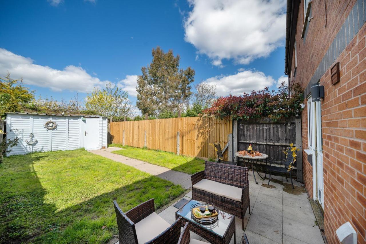 Stylish 3 Bed House, Large Garden, Parking, Wifi - Esho Stays Ковентри Экстерьер фото