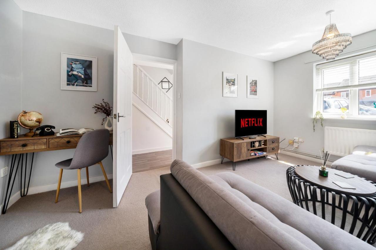 Stylish 3 Bed House, Large Garden, Parking, Wifi - Esho Stays Ковентри Экстерьер фото